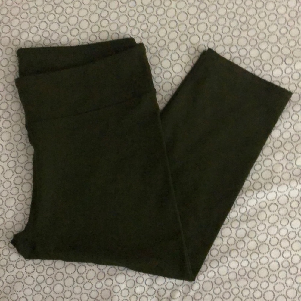 Fabletics High Rise Capris Leggings